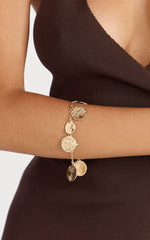 Wilde Bracelet - Textured Pendant Bracelet in Gold