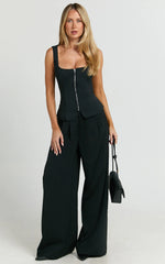 Xandria Top - Scoop Neck Hardware Zip Front Vest Top in Black